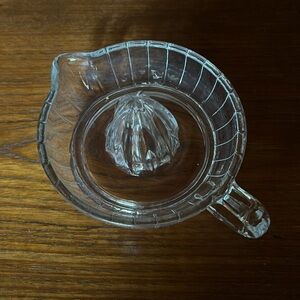 Citrus Juicer Reamer with Handle & Pour Spout